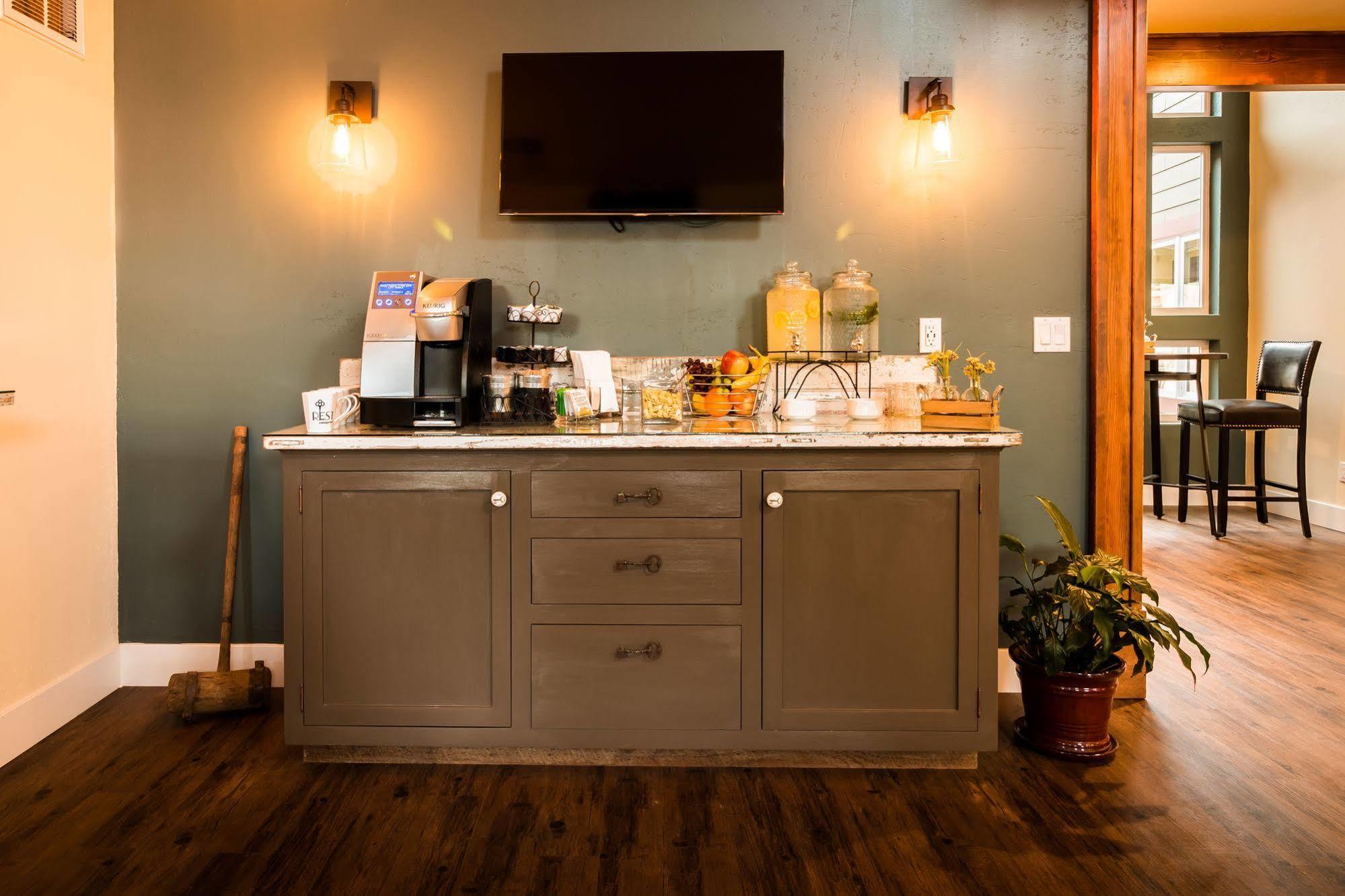 Rest, A Boutique Hotel 普里茅斯 外观 照片